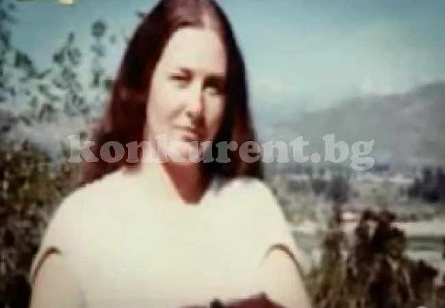 Ужасяващата история на стопаджийката, която се превърна в момичето от кутията (СНИМКИ)