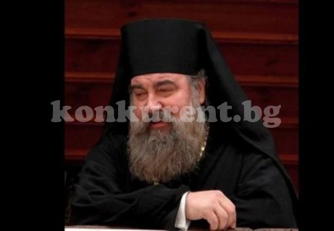 Скандален поп щипе сервитьорки, забъркан е в порноклипчета и оргии с монахини
