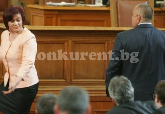Алена предрече какво ги чака политиците през юли