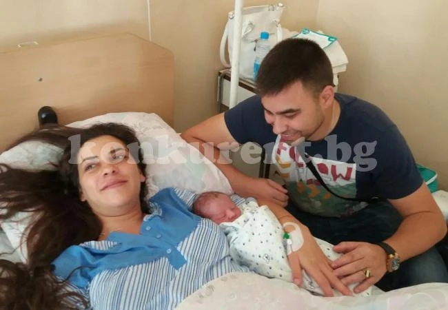 Сенатор черпи за първороден внук