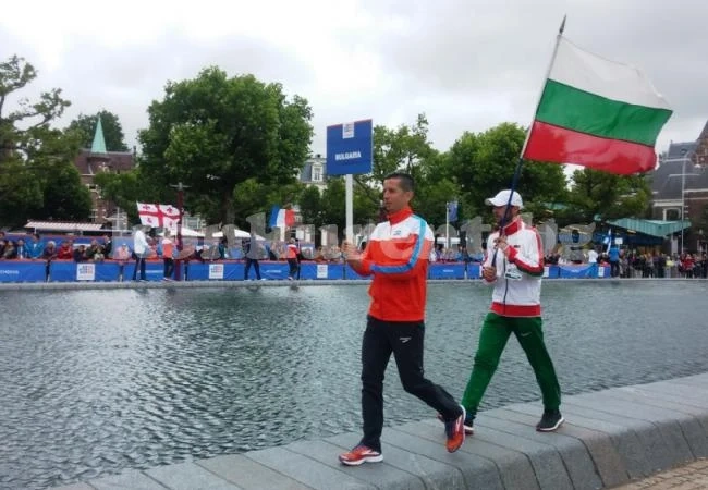 Йоло развя трибагреника в Амстердам