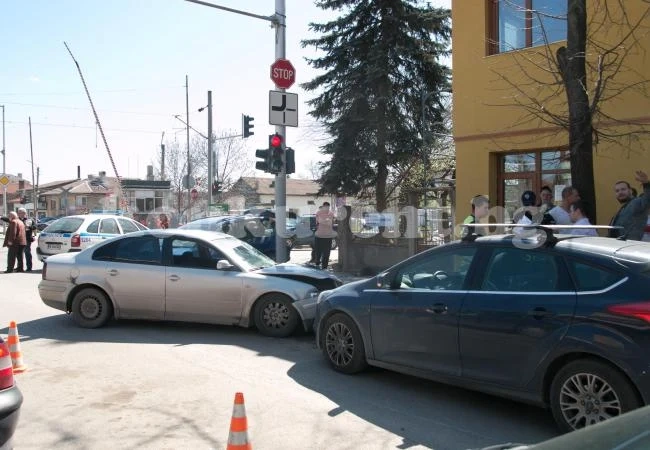 Куриоз: Трезвен блъсна пиян на кръстовище