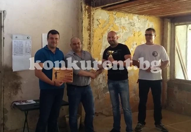 Газибарски награди призьорите по стрелба в празничния турнир на МВР