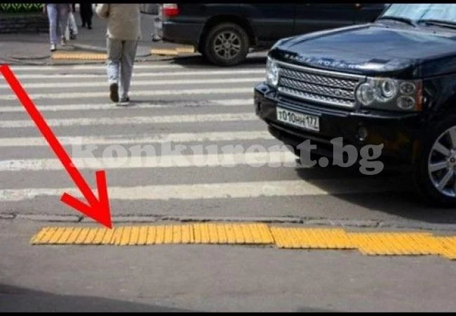 Ако видите такива плочки на улицата, непременно трябва да знаете това... (СНИМКИ)