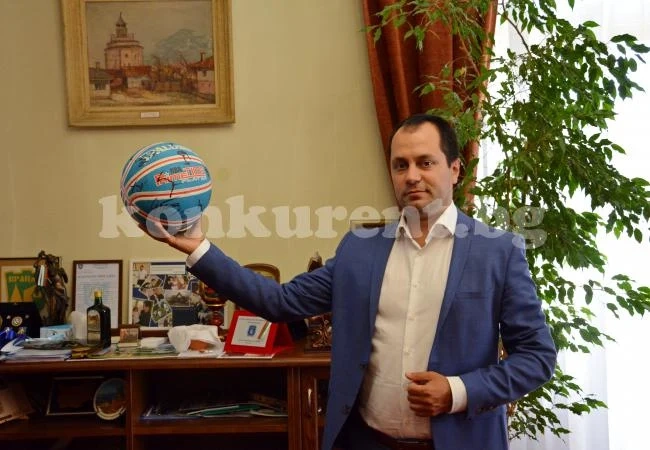Кметът на Община Враца празнува рожден ден