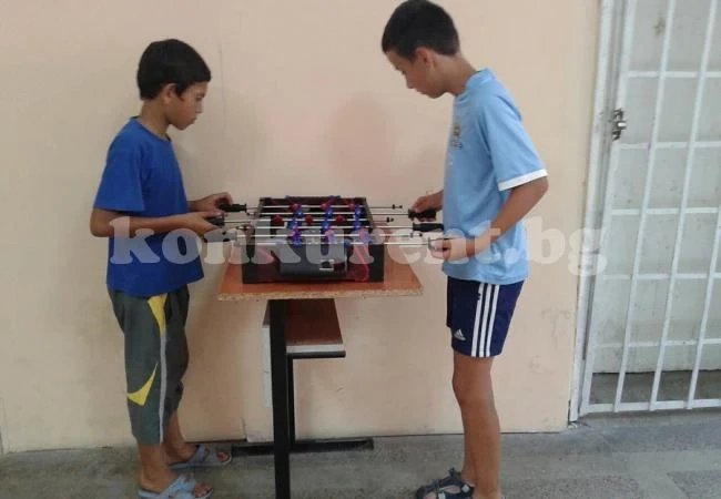 Дарители зарадваха със спортни пособия деца от Криводол