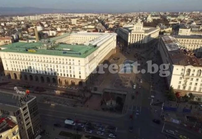 5000 българи и чужденци получили награди, МО ги бълвало на конвейер