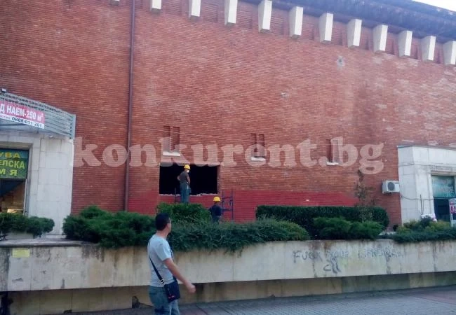 Магазини влизат  в бившето кино на пъпа на Враца