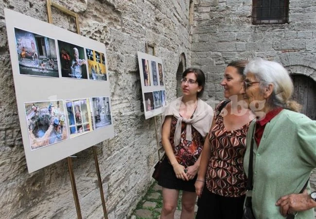 Подредиха фотоизложба в крепостта „Баба Вида“