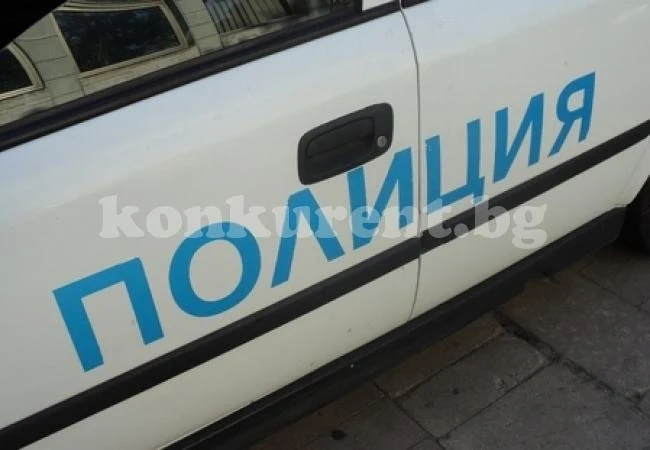 Скандалджии биха полицаи посред нощ