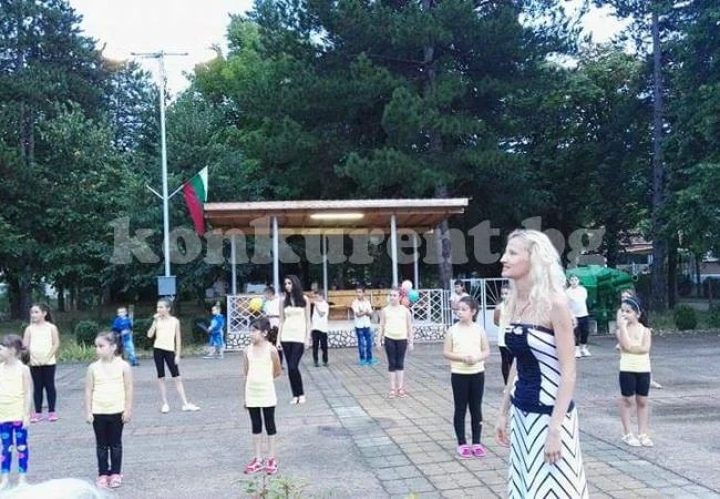Учиха на зумба и хора децата в Горно Пещене