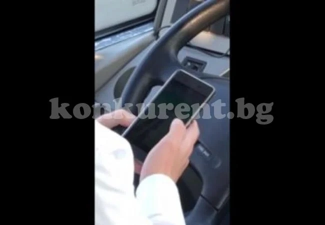 Уволниха шофьор на автобус, ловил покемони, докато кара (ВИДЕО)