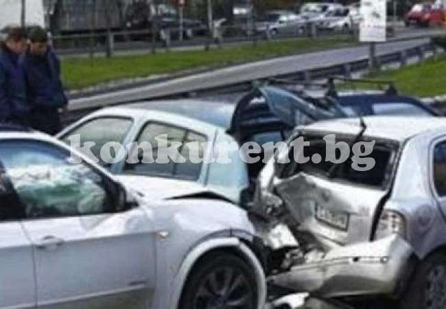 Верижна катастрофа завърши със щетите за 4 бона