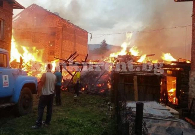 Две къщи горяха в Монтанско