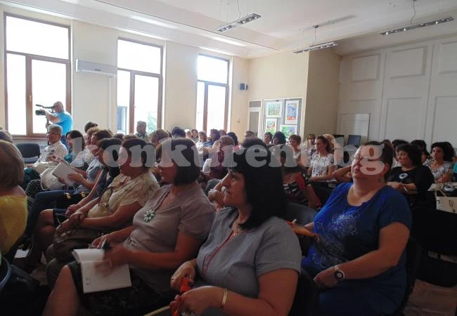 Директори на школа и експерти бистриха образователен стандарт
