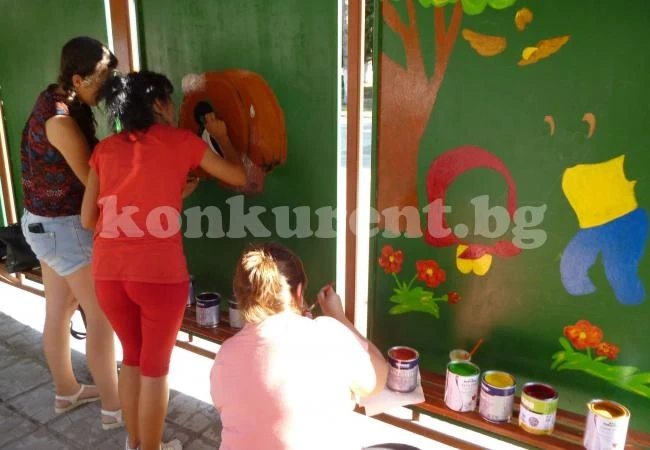 Герои от български народни творби красят спирка в Търнава