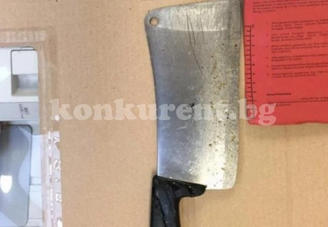 Подивял мъж размаха сатър в ресторант, клиентите се изпокриха под масите