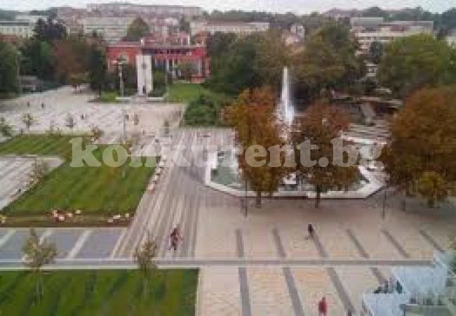 Съветници помагат на две училища