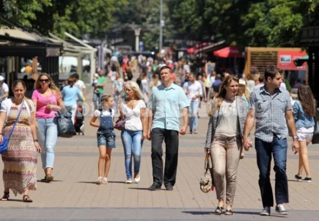 Времето на 15 август: Слънчево и почти тихо