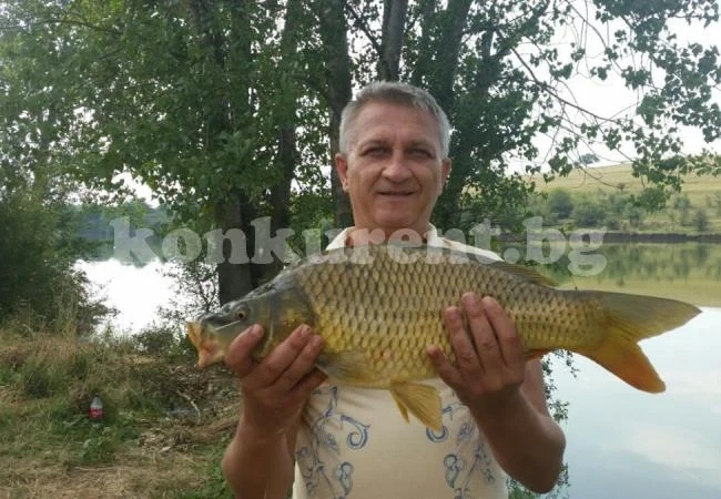 Футболен началник извади голям рибок