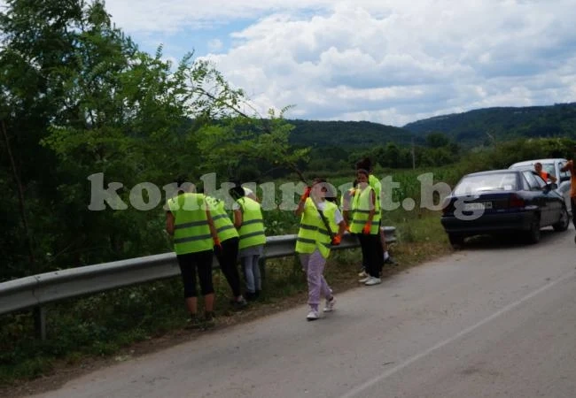 Студенти на бригада облагородиха Мездра