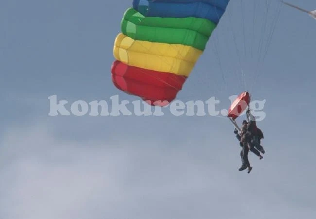 Незрящи скочиха с парашут край Ерден