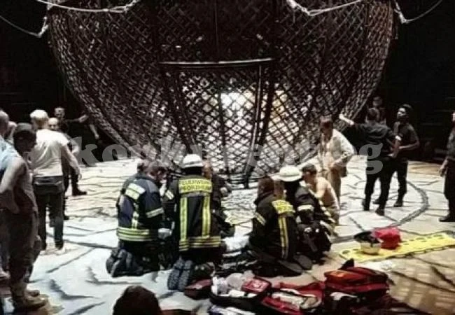 Мотоциклет се стовари върху зрителите на цирково представление