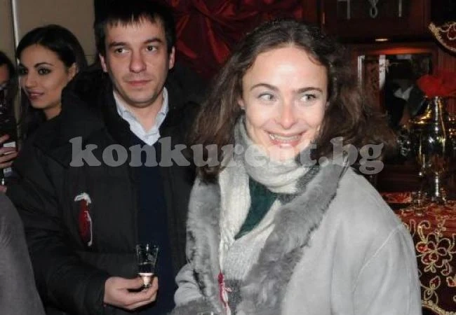 Йоана Буковска се съблича гола срещу 100 бона