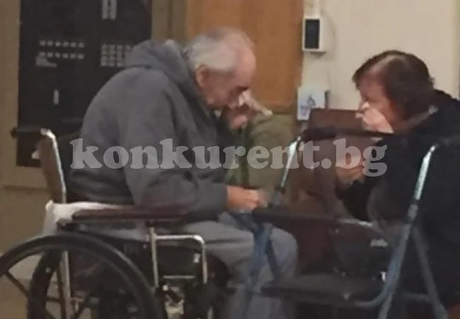 Тези възрастни хора разреваха социалните мрежи