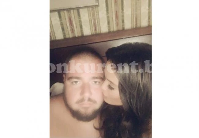 Мария пусна СНИМКА от спалнята си и показа как мърсуват с Гущеров (18+)
