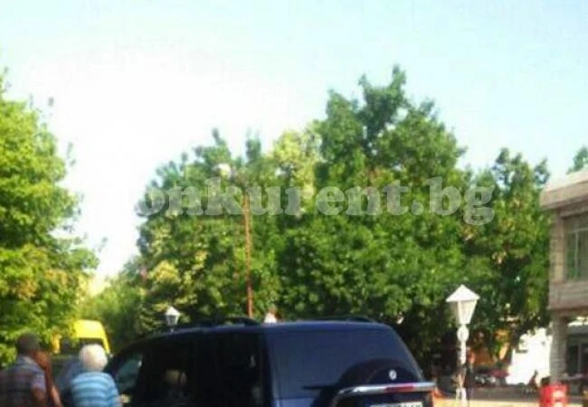 Отрязаха заплатата на кмет