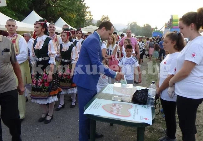 На панаира събират пари за ремонт на родилното във Враца /снимки/