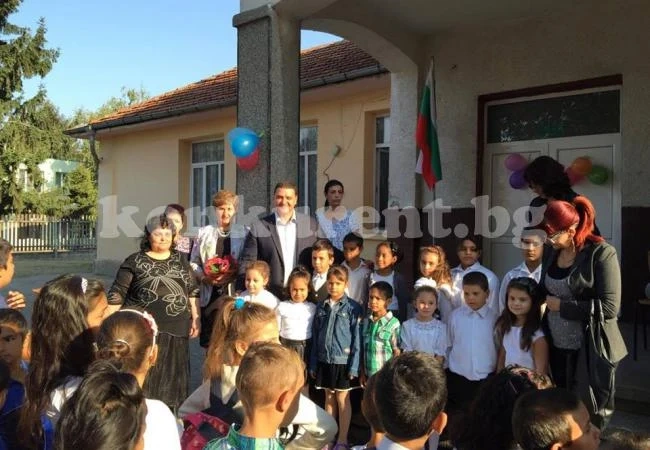 Училищен звън огласи Оряхово