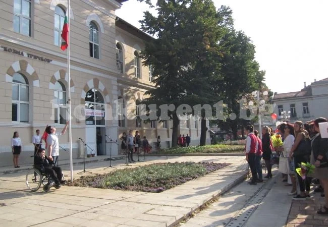 Потресаваща смелост при откриване на новата учебна година /СНИМКА/