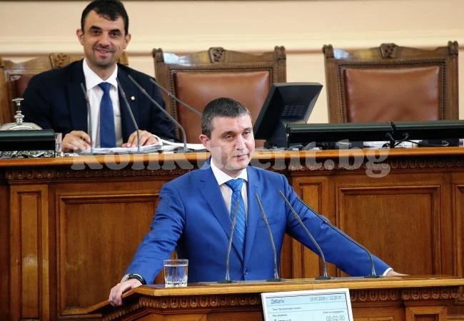 След въпрос на Явор Хайтов в парламента Горанов попари 400 000 работници: Без ваучери за храна до края на годината