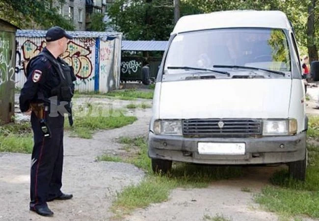 Глава на жена се търкаля по тротоара