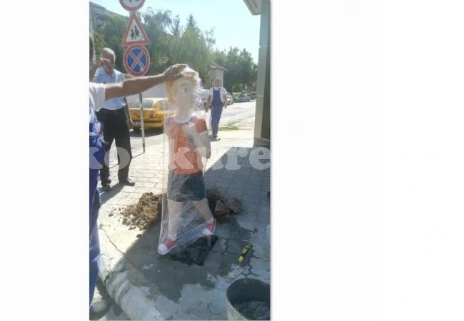 Монтираха кукли на възлово кръстовище в Козлодуй