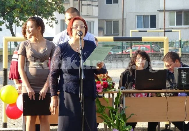 С хляб и мед посрещнаха учениците от „Христо Ботев” в Козлодуй