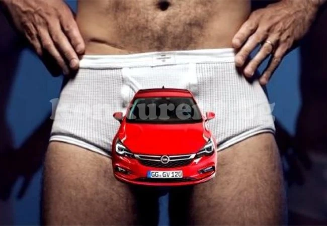 Opel сравни Astra с гащи /ВИДЕО/