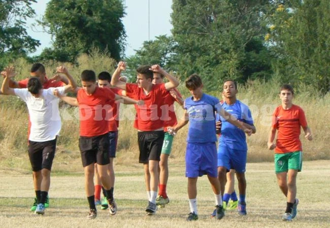 Юношите младша стартират в зоната