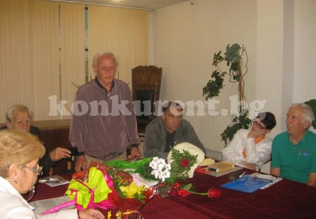 Поет стана на 70 г., спретнаха му тържество