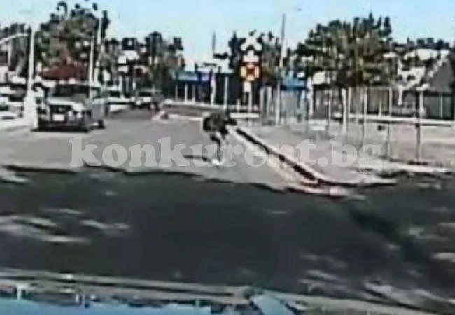 Полицаи направиха на решето избягал от лудница (ВИДЕО 18+)
