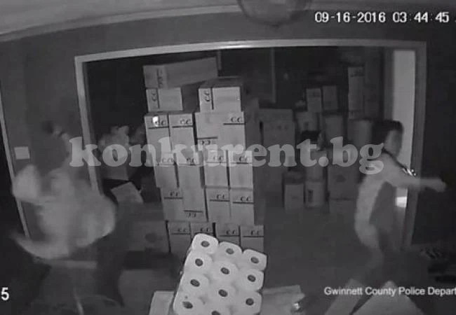 Сама жена по пижама прогони банда обирджии, уби единия (ВИДЕО/СНИМКИ 18+)