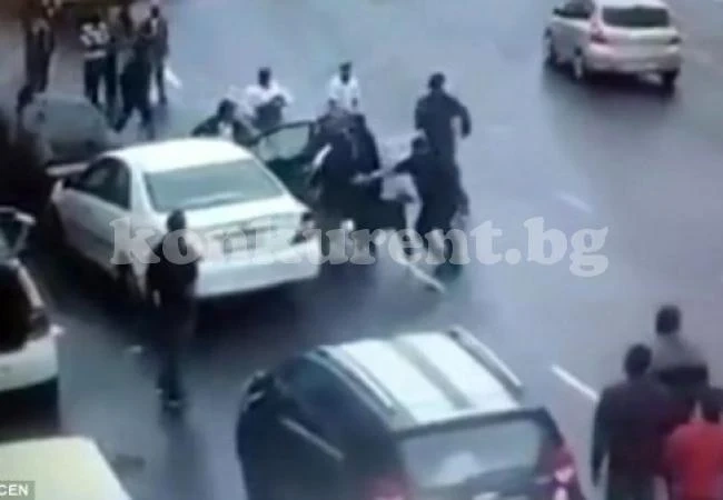 Двама престъпници искаха да откраднат колата на възрастен мъж, но им се случи случка... /СНИМКИ/