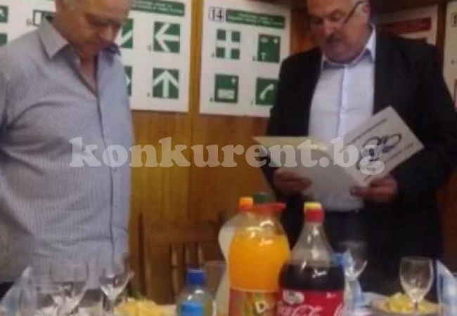 Изпратиха с тържество в пенсия Любен Рошков