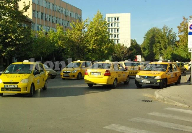 Назрява нов бунт на таксиджии - вижте къде