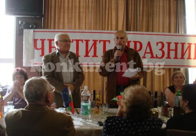 Вдигаха наздравици в пенсионерски клуб