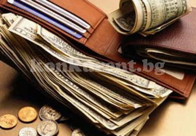 14-годишен разби кола, сви чанта със 600 евро
