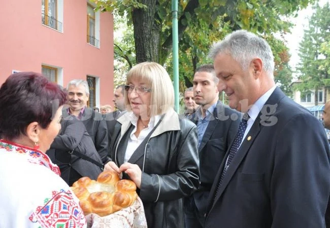 Цачева и Манушев идват в Монтана