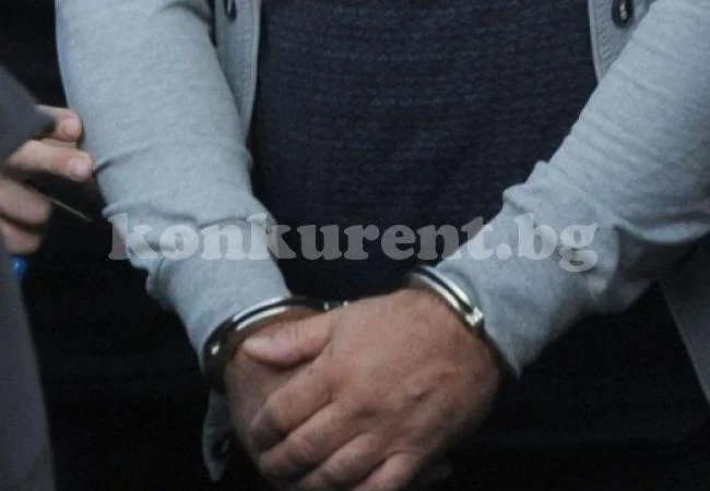 Закопчаха трима псевдо майстори на телефони